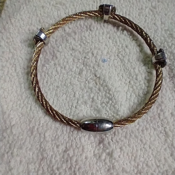 Goldtone silvertone magnetic 🧲 clasp twisted wire cz bracelet - Picture 4 of 6